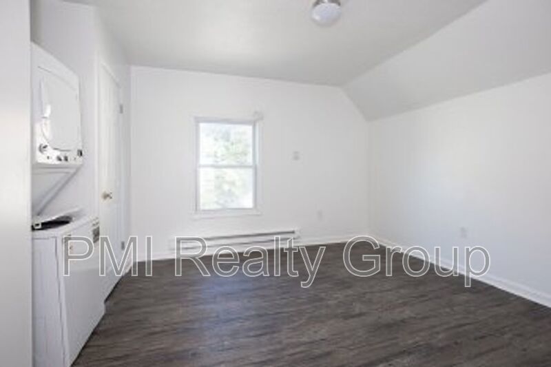 Charming 2-Bed Oasis at 116 Water St, Elyria – Your Cozy Retreat Awaits! property image