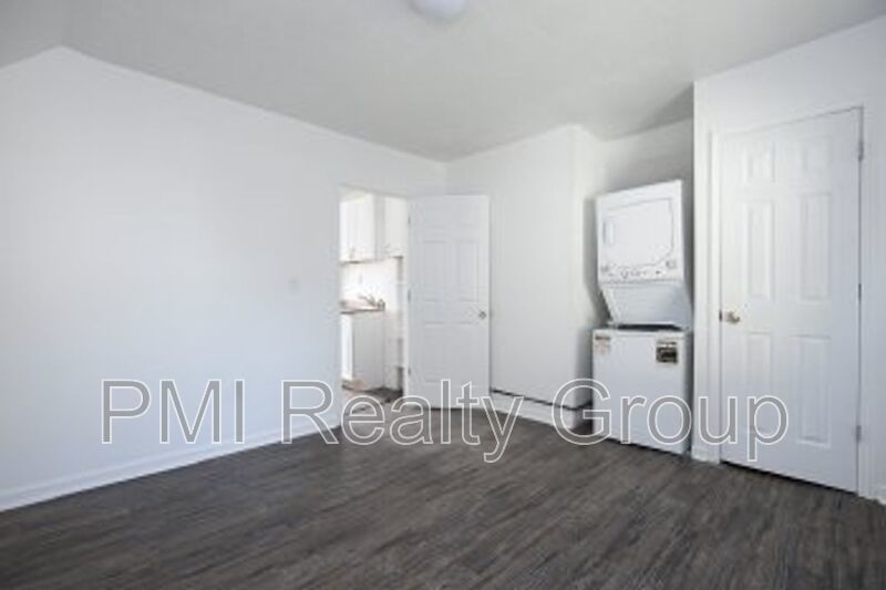 Charming 2-Bed Oasis at 116 Water St, Elyria – Your Cozy Retreat Awaits! property image