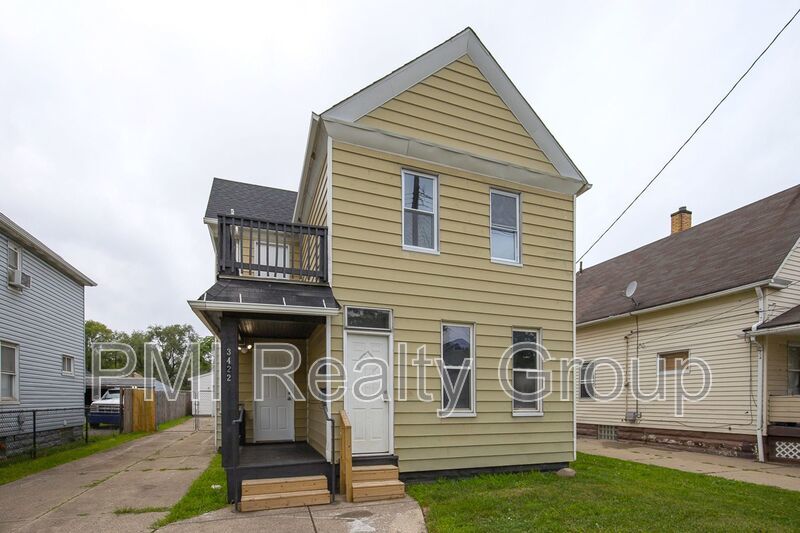 Spacious & Fully Renovated 4-Bedroom Upstairs Unit in Cleveland property image