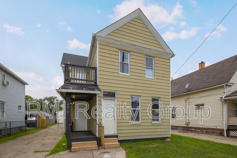 Spacious & Fully Renovated 4-Bedroom Upstairs Unit in Cleveland property image