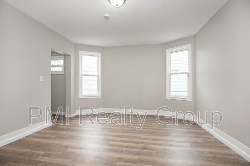 Spacious & Fully Renovated 4-Bedroom Upstairs Unit in Cleveland property image