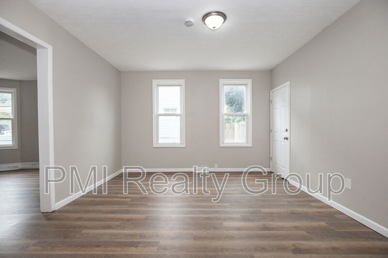Spacious & Fully Renovated 4-Bedroom Upstairs Unit in Cleveland property image
