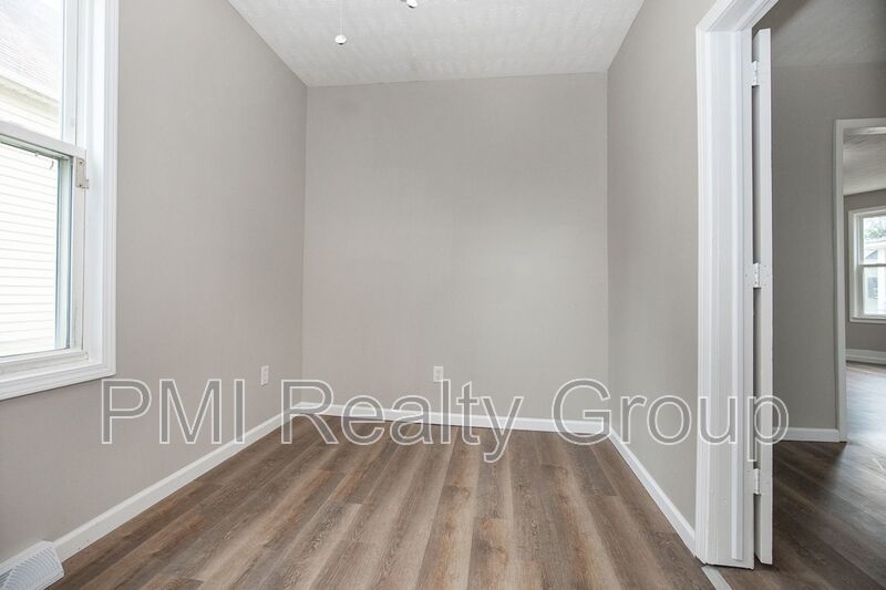 Spacious & Fully Renovated 4-Bedroom Upstairs Unit in Cleveland property image