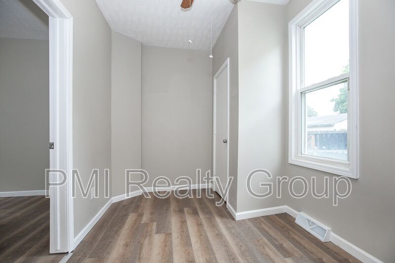 Spacious & Fully Renovated 4-Bedroom Upstairs Unit in Cleveland property image