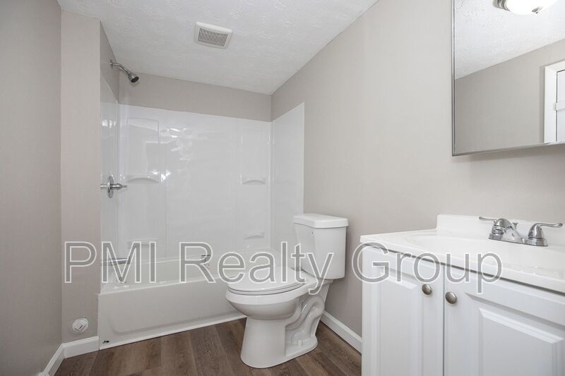 Spacious & Fully Renovated 4-Bedroom Upstairs Unit in Cleveland property image