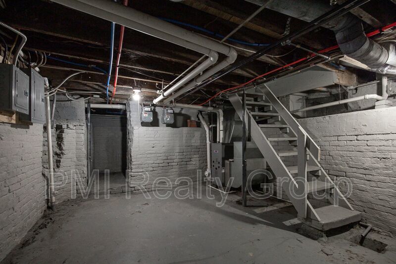 Spacious & Fully Renovated 4-Bedroom Upstairs Unit in Cleveland property image