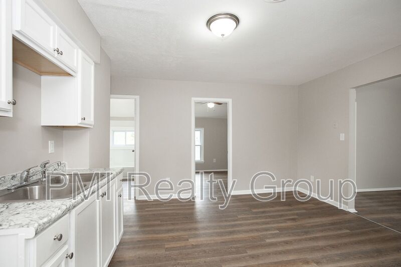 Spacious & Fully Renovated 4-Bedroom Upstairs Unit in Cleveland property image
