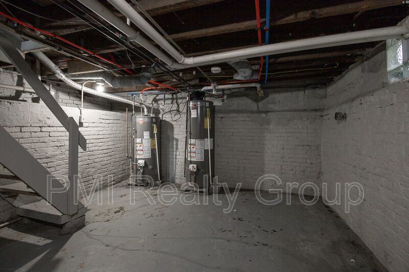 Spacious & Fully Renovated 4-Bedroom Upstairs Unit in Cleveland property image