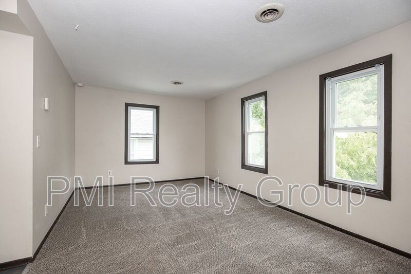 Spacious 3-Bedroom Upper Unit in Fairport Harbor property image