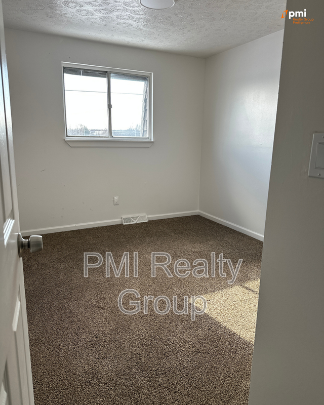 3 Bed 1 Bath Apartment for Rent in Warren, OH | Hidden Village TownHomes property image