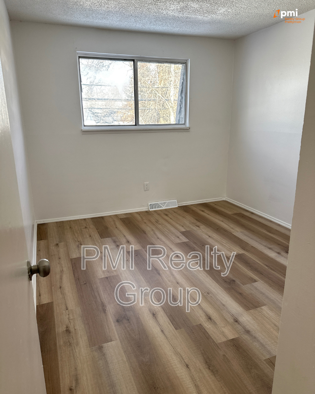 3 Bed 1 Bath Apartment for Rent in Warren, OH | Hidden Village TownHomes property image