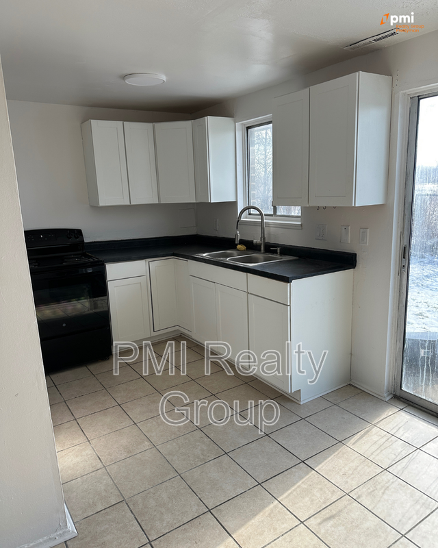 Spacious 3 Bedroom 1 Bath Apartment in Warren, OH | Hidden Village TownHomes property image