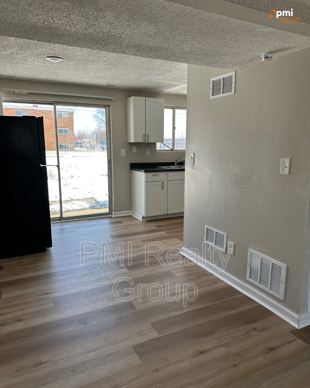 2 Bed 1 Bath Apartment for Rent in Warren, OH | Hidden Village TownHomes property image