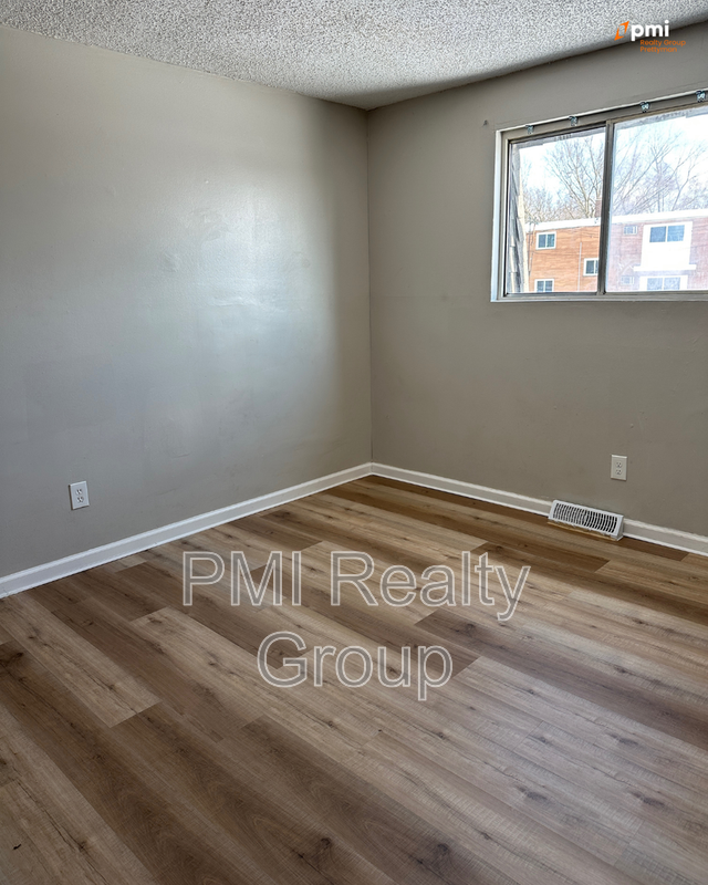 2 Bed 1 Bath Apartment for Rent in Warren, OH | Hidden Village TownHomes property image