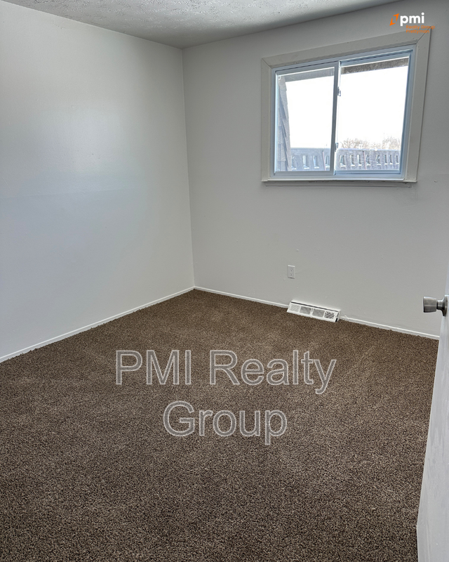 2 Bed 1 Bath Apartment for Rent in Warren, OH | Hidden Village TownHomes property image