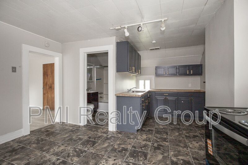 Renovated 2-Bedroom Duplex Unit with Private Parking property image