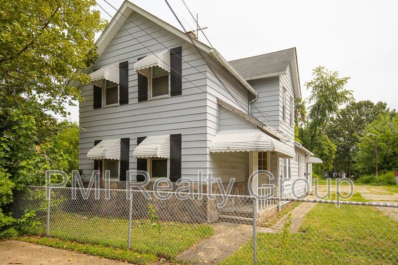Renovated 2-Bedroom Duplex Unit with Private Parking property image