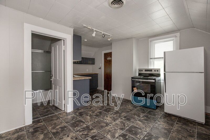 Renovated 2-Bedroom Duplex Unit with Private Parking property image