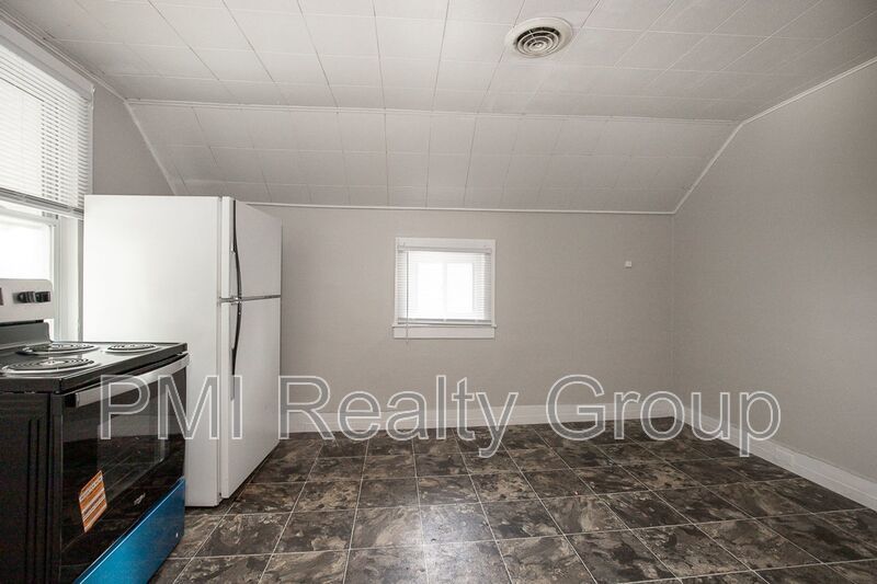 Renovated 2-Bedroom Duplex Unit with Private Parking property image