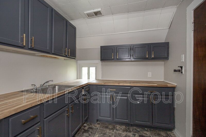 Renovated 2-Bedroom Duplex Unit with Private Parking property image