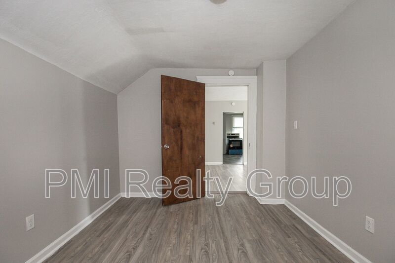 Renovated 2-Bedroom Duplex Unit with Private Parking property image