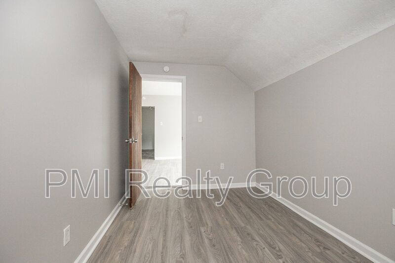 Renovated 2-Bedroom Duplex Unit with Private Parking property image