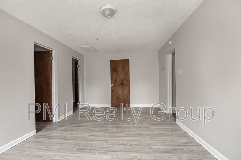 Renovated 2-Bedroom Duplex Unit with Private Parking property image
