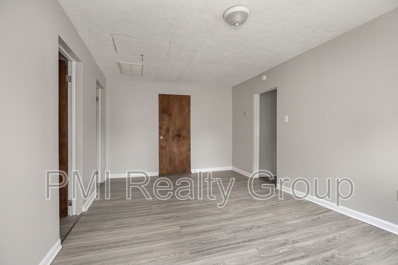 Renovated 2-Bedroom Duplex Unit with Private Parking property image