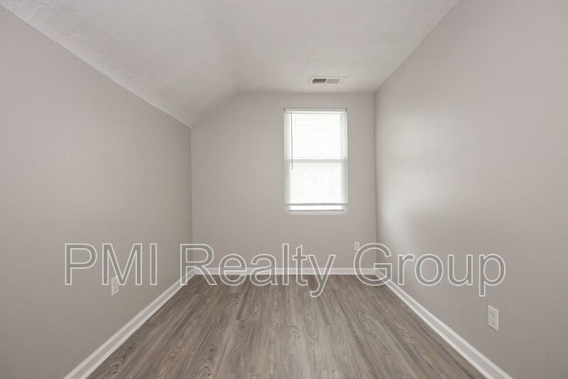 Renovated 2-Bedroom Duplex Unit with Private Parking property image
