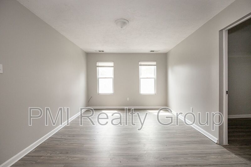 Renovated 2-Bedroom Duplex Unit with Private Parking property image