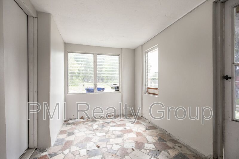 Renovated 2-Bedroom Duplex Unit with Private Parking property image