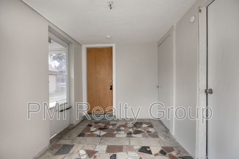 Renovated 2-Bedroom Duplex Unit with Private Parking property image