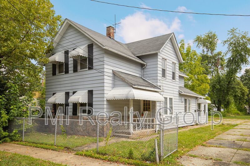 Well-Located 2-Bedroom Lower Unit Near Cleveland Amenities property image