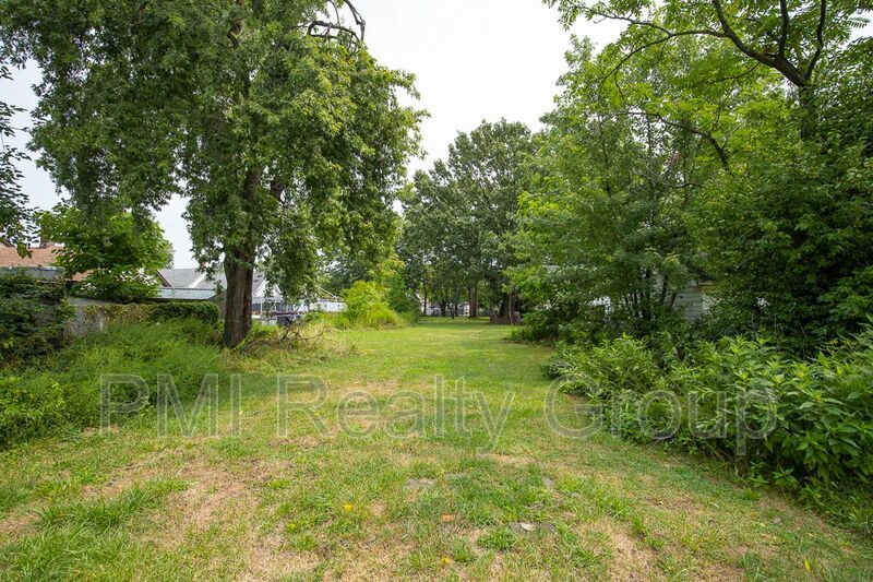 Well-Located 2-Bedroom Lower Unit Near Cleveland Amenities property image
