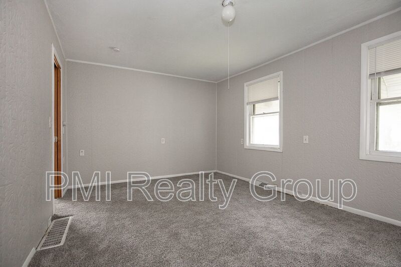 Well-Located 2-Bedroom Lower Unit Near Cleveland Amenities property image