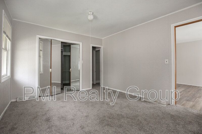 Well-Located 2-Bedroom Lower Unit Near Cleveland Amenities property image