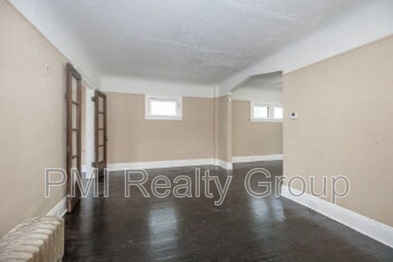 Spacious 5-Bedroom Home Retreat at 888 Evangeline Rd, Cleveland – Comfort Meets Convenience property image