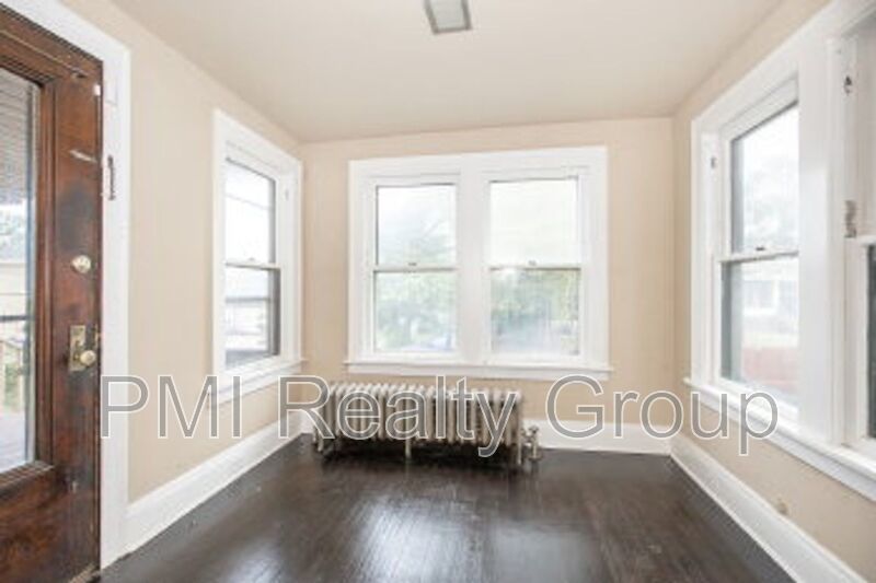 Spacious 5-Bedroom Home Retreat at 888 Evangeline Rd, Cleveland – Comfort Meets Convenience property image