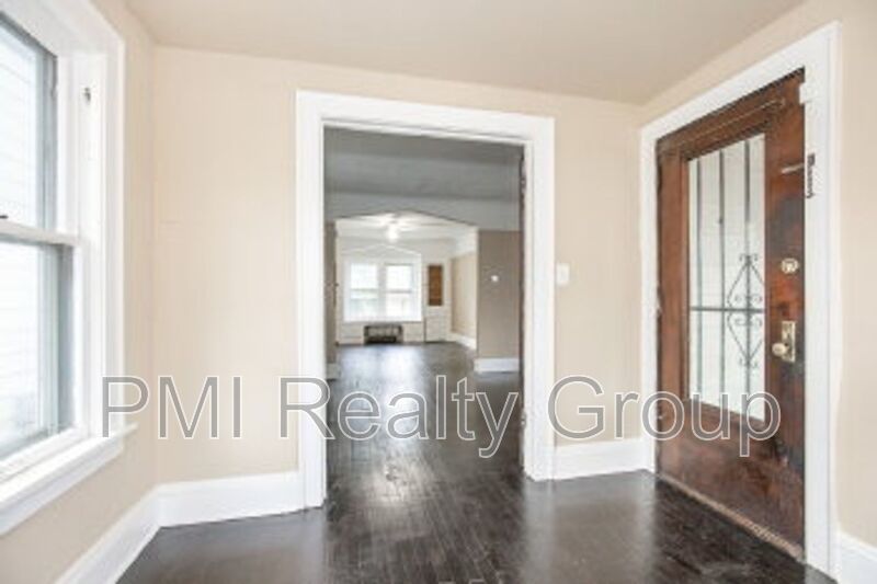 Spacious 5-Bedroom Home Retreat at 888 Evangeline Rd, Cleveland – Comfort Meets Convenience property image