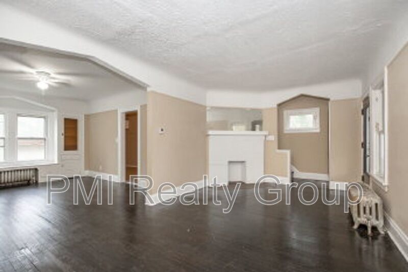 Spacious 5-Bedroom Home Retreat at 888 Evangeline Rd, Cleveland – Comfort Meets Convenience property image