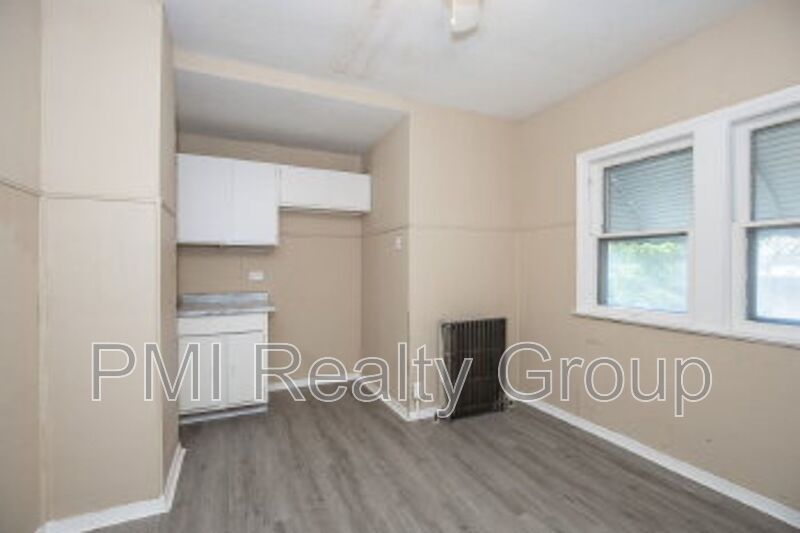 Spacious 5-Bedroom Home Retreat at 888 Evangeline Rd, Cleveland – Comfort Meets Convenience property image