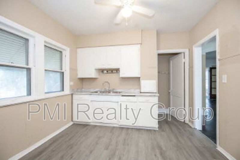 Spacious 5-Bedroom Home Retreat at 888 Evangeline Rd, Cleveland – Comfort Meets Convenience property image
