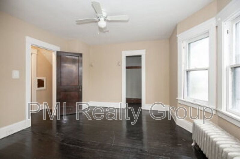 Spacious 5-Bedroom Home Retreat at 888 Evangeline Rd, Cleveland – Comfort Meets Convenience property image