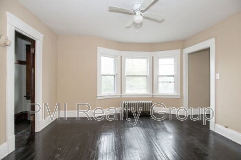 Spacious 5-Bedroom Home Retreat at 888 Evangeline Rd, Cleveland – Comfort Meets Convenience property image