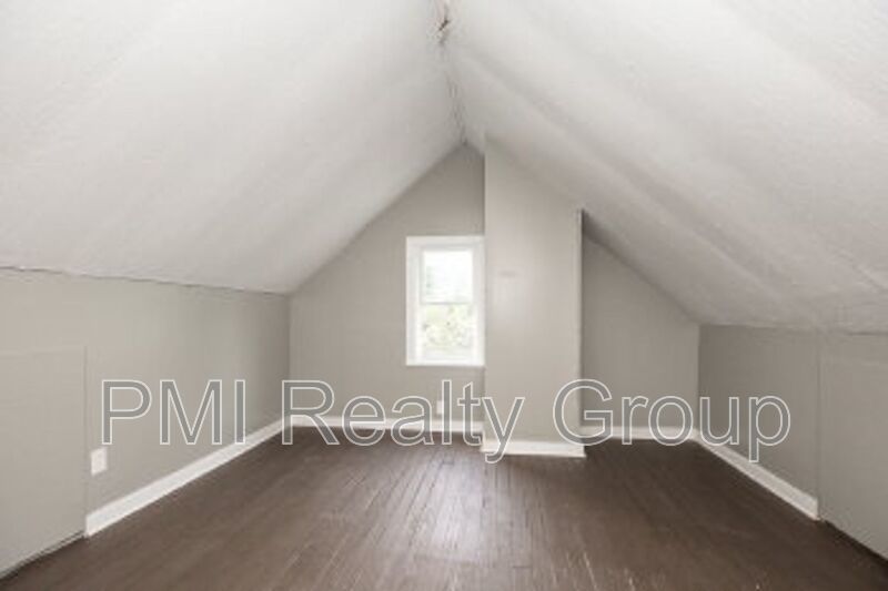 Spacious 5-Bedroom Home Retreat at 888 Evangeline Rd, Cleveland – Comfort Meets Convenience property image