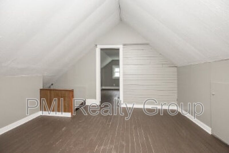 Spacious 5-Bedroom Home Retreat at 888 Evangeline Rd, Cleveland – Comfort Meets Convenience property image