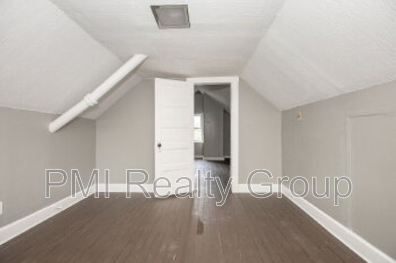 Spacious 5-Bedroom Home Retreat at 888 Evangeline Rd, Cleveland – Comfort Meets Convenience property image