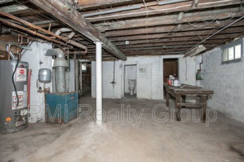 Spacious 5-Bedroom Home Retreat at 888 Evangeline Rd, Cleveland – Comfort Meets Convenience property image