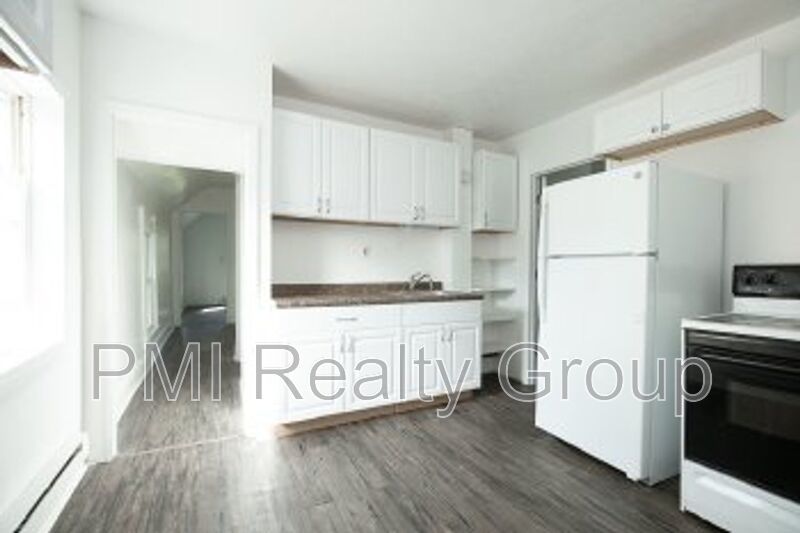 Charming 2-Bed Oasis at 116 Water St, Elyria – Your Cozy Retreat Awaits! property image