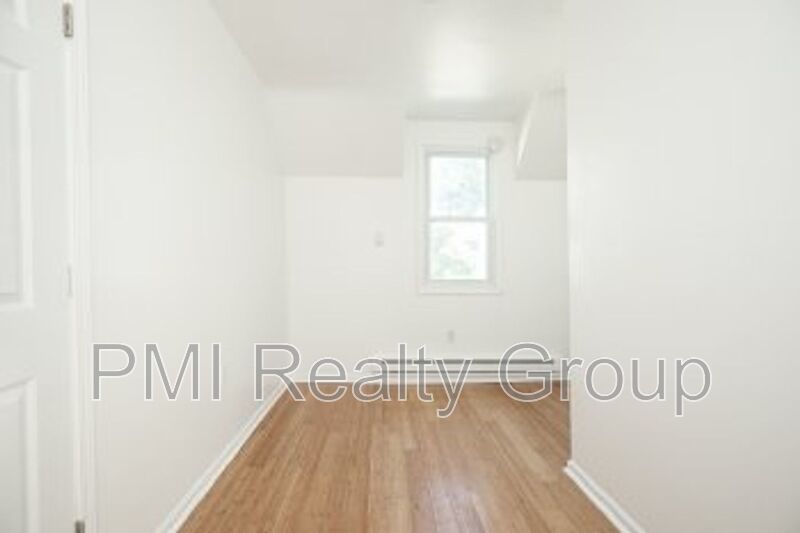 Charming 2-Bed Oasis at 116 Water St, Elyria – Your Cozy Retreat Awaits! property image
